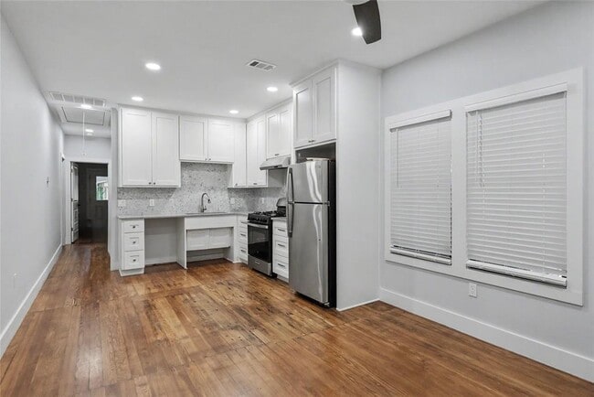 Building Photo - 2506 E Cesar Chavez St