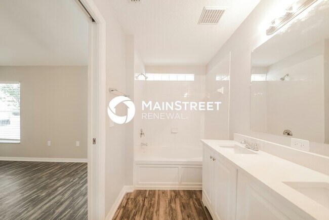Building Photo - 3 Bedroom Pet-Friendly Home in Palmetto, FL with Main Street Renewal