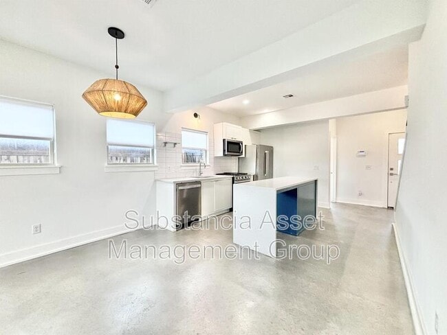 Building Photo - 2800 N McKinley Ave