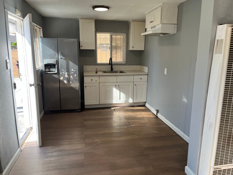 Building Photo - 5931 Denver Ave