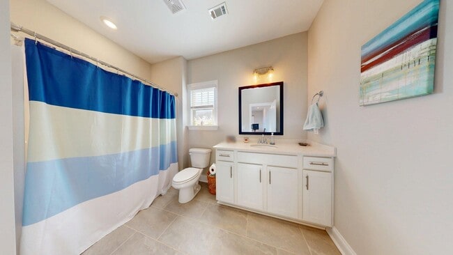 Building Photo - Spacious and Well Maintained 3 Bedroom Townhome in Woodward Oaks