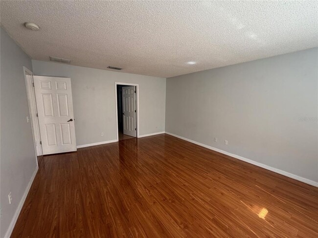 Building Photo - 2290 The Oaks Blvd