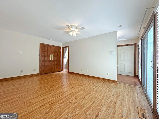Building Photo - 10200 Rivertown Rd