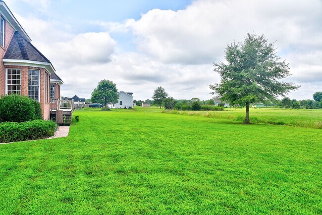 Building Photo - BEAUTIFUL HOME FOR RENT SOUTH CHESAPEAKE!