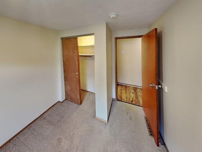 Building Photo - 94 E 18th Ave