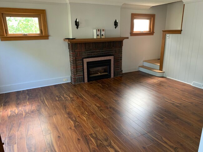 Building Photo - 4616 Dodge St