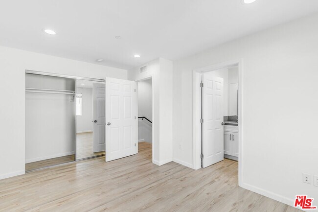 Building Photo - 1409 N Hobart Blvd