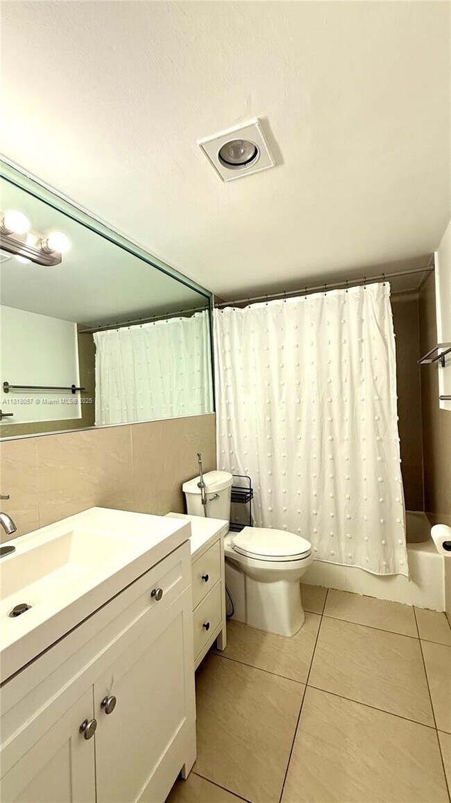 Building Photo - 301 Golden Isles Dr