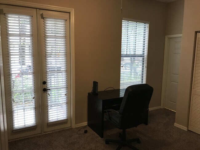 Building Photo - Saint Charles - Luxury 2 Bedroom, 2 Bathroom Condo