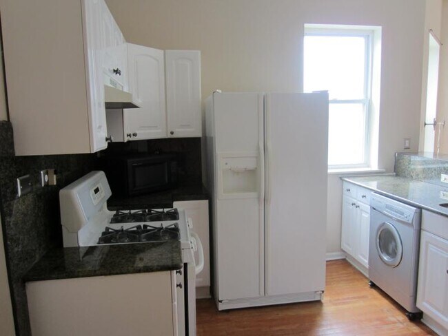 Building Photo - 4321 S Ellis Ave