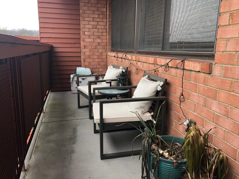 Building Photo - 1529 S George Mason Dr