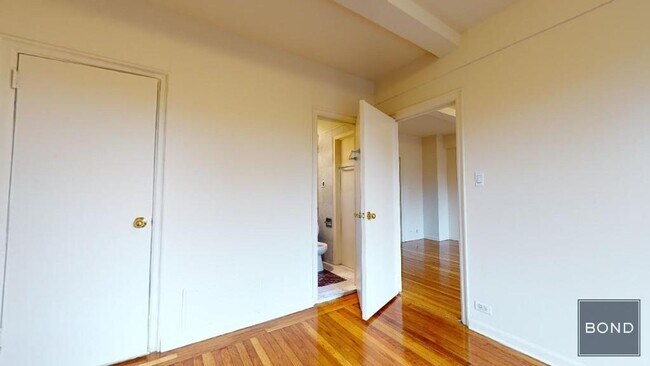 Building Photo - 301 E 38th St