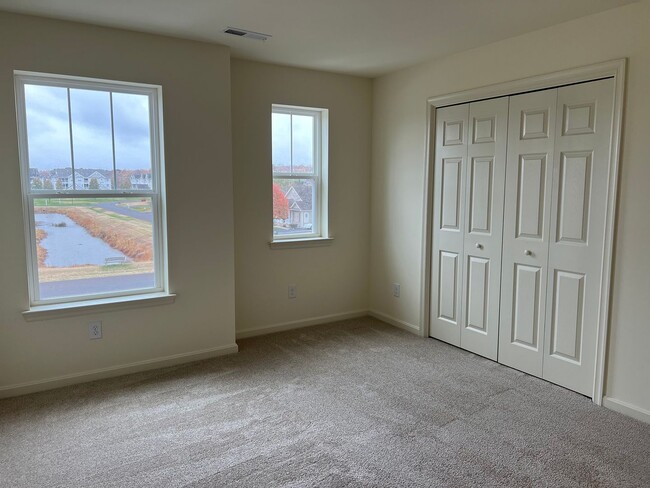 Building Photo - YEAR-ROUND RENTAL - 2 BED 2 BATH CONDO - U...