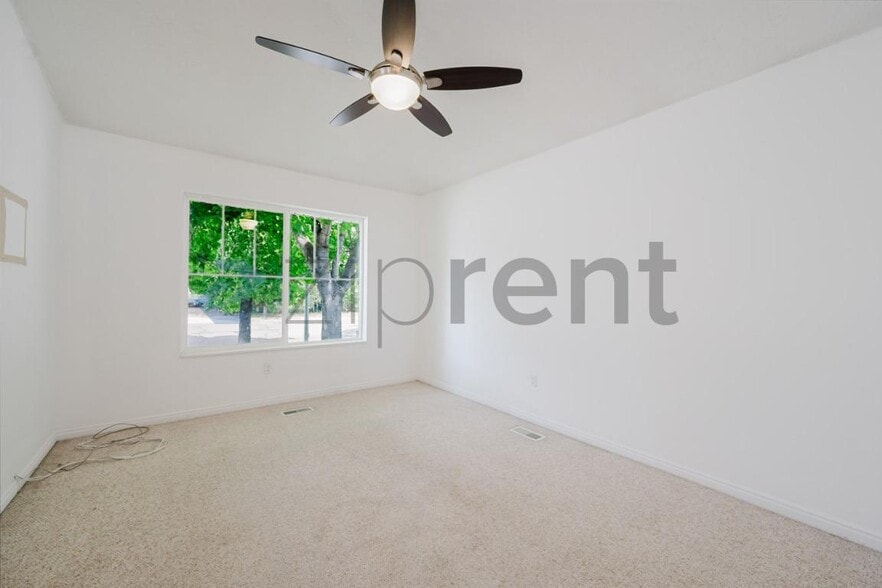 Building Photo - Unit 1