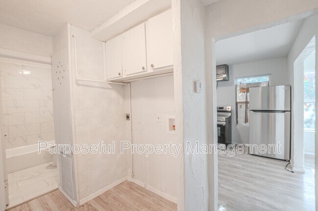 Building Photo - 2208 Hardin Dr