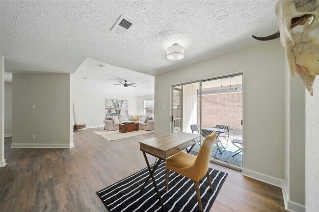 Building Photo - 9318 Beringwood Dr