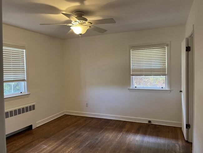 Building Photo - 16 Sandon Dr