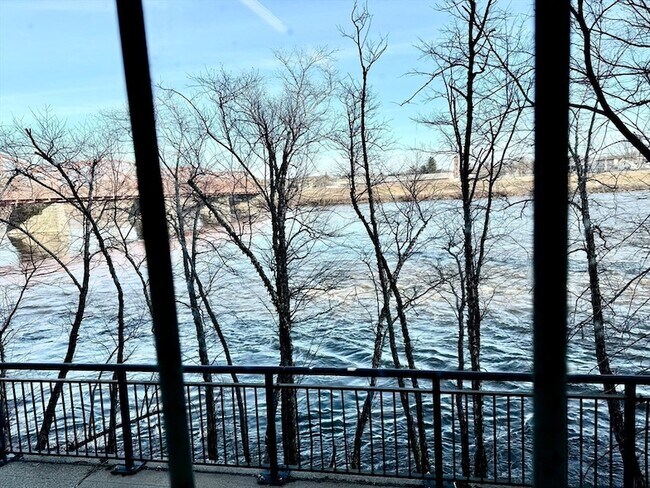 Building Photo - 35 Riverwalk Way