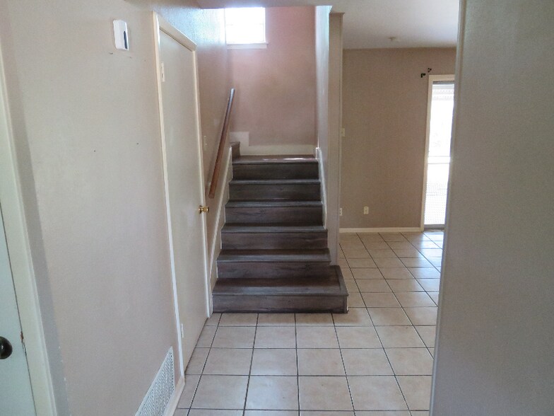Building Photo - 9715 Nona Kay Dr