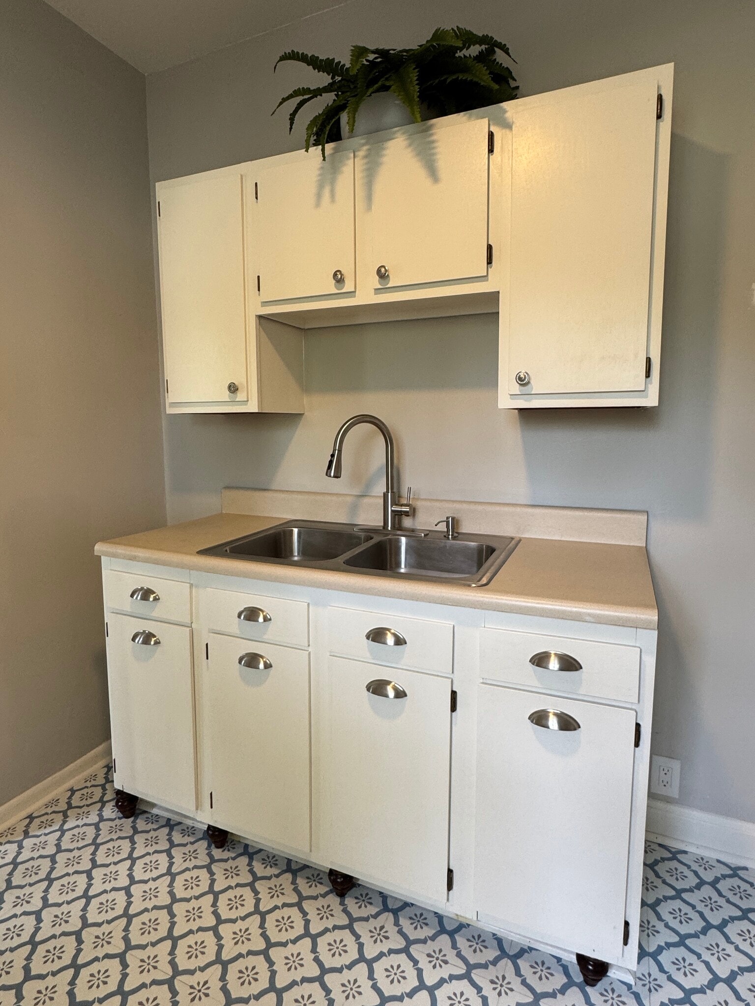 Unit 3 kitchen - 209 N William St