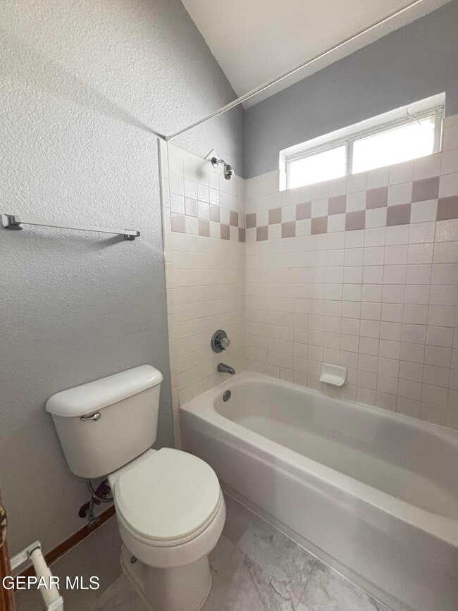 Building Photo - 10905 Loma De Rio Pl