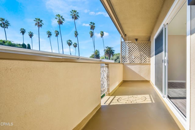 Building Photo - 590 N Los Robles Ave