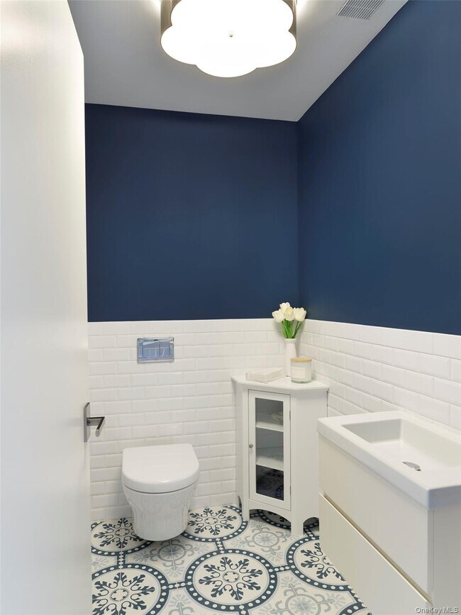 Building Photo - 2 Sun Ct