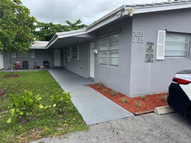 Building Photo - 2633 NW 9th Ave