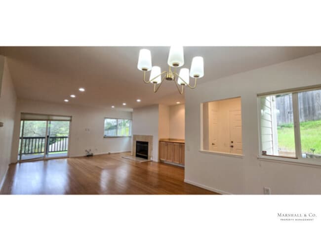 Building Photo - 2 BR/2 BA CONDO,LG. PATIO,PORCH, BAMBOO FL...