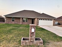 Building Photo - Beautiful all brick home