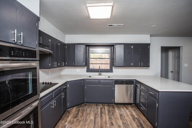 Building Photo - 6803 Avenue W