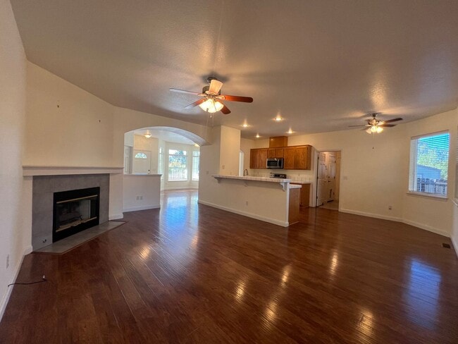 Building Photo - 3/2/2 Gorgeous Home In Gardnerville - Ruhe...