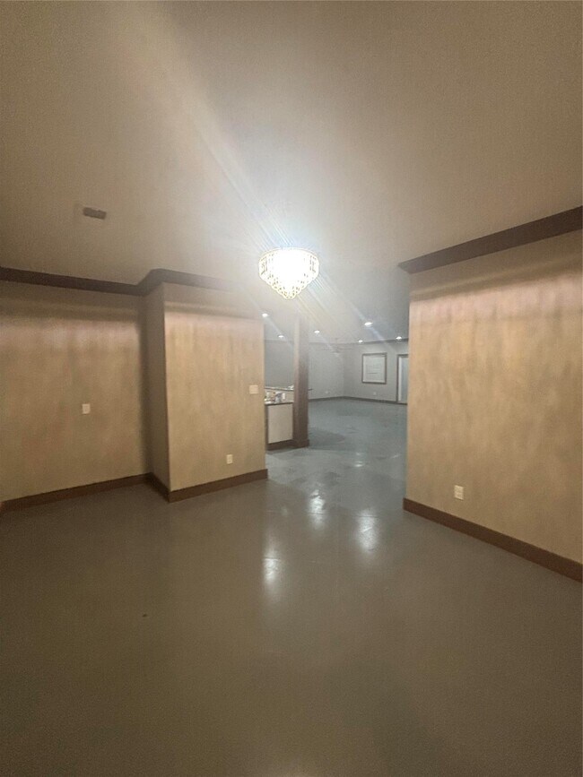 Building Photo - 9480 Plum Grove Rd