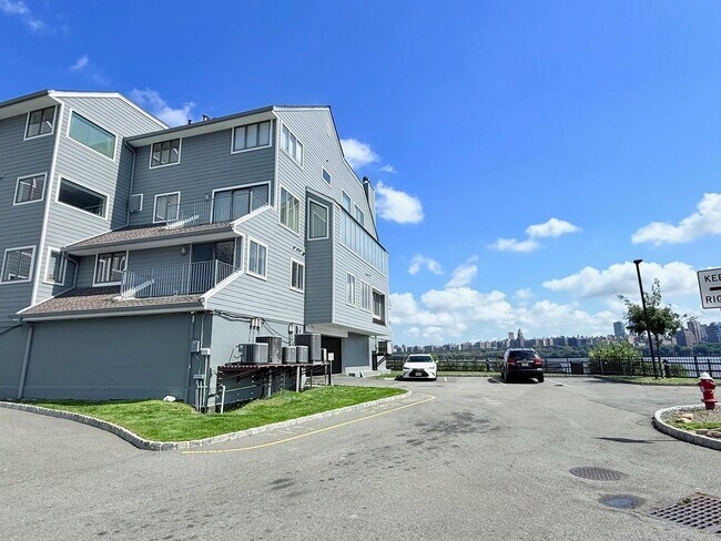 Building Photo - 17A Riverview Cir