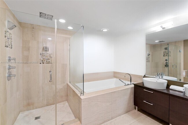 Building Photo - 5875 Collins Ave