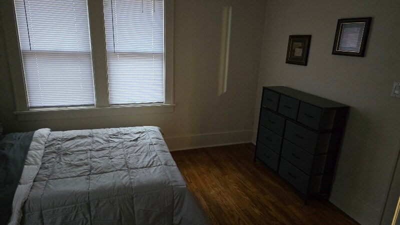 Building Photo - 915 S 48th St