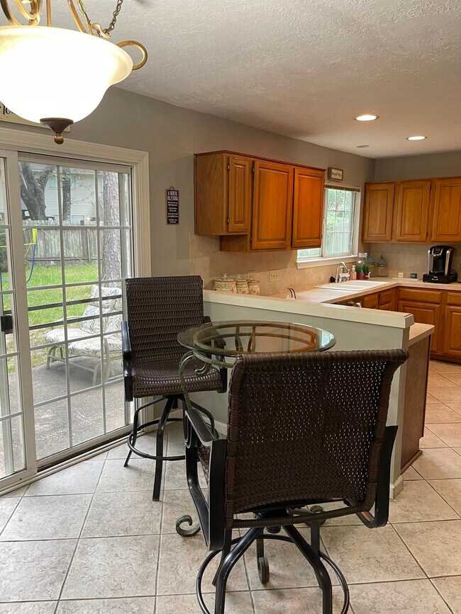 Kitchen, breakfast area. Slider to park size backyard. - 2931 Valley Rose Dr