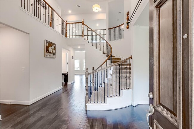 Building Photo - 4221 Valley Oaks Dr