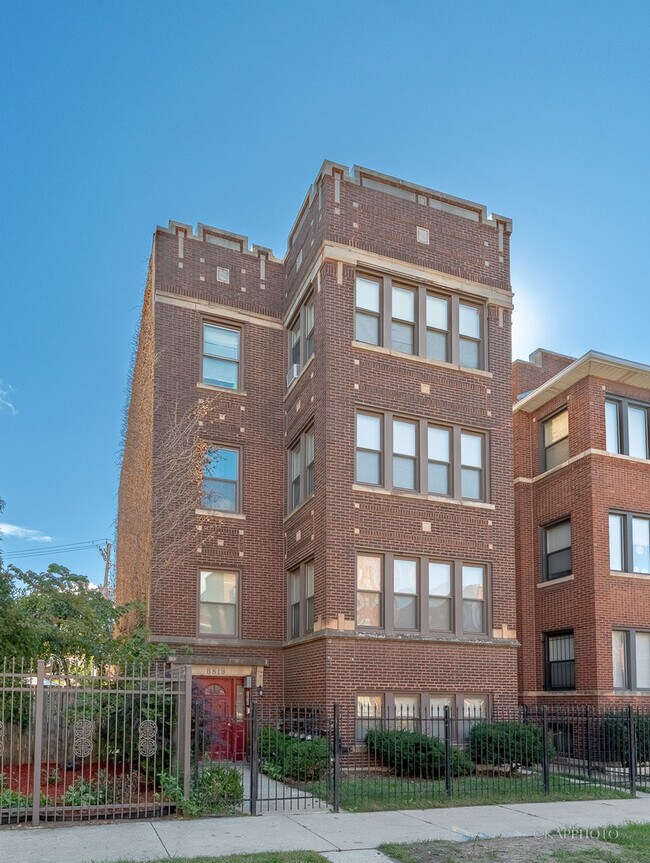 Building Photo - 6819 S Ridgeland Ave