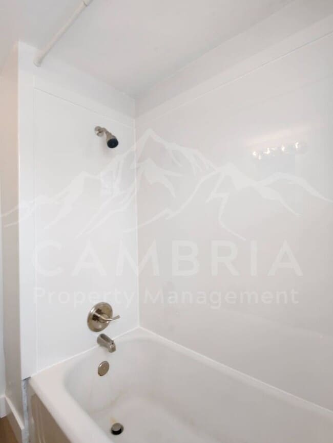 Building Photo - Updated Duplex Available in Salt Lake City