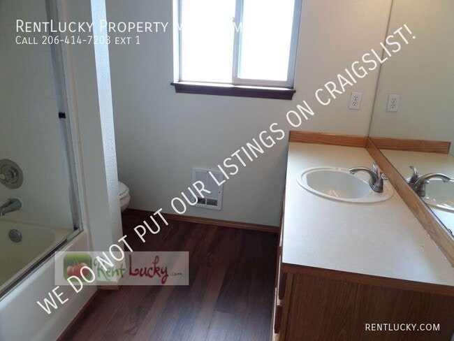 Building Photo - 1512 S Puget Dr