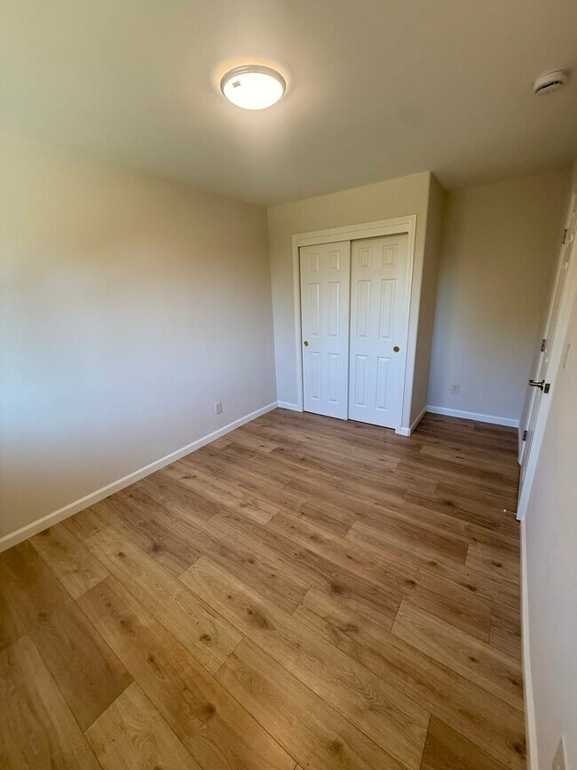 Building Photo - 240 Scholtz Ave