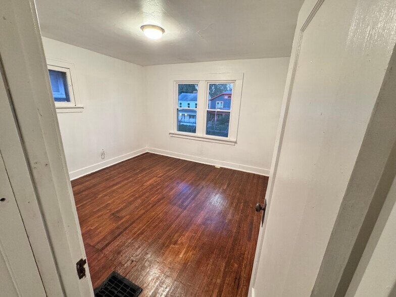 Building Photo - 1183 Linwood Ave