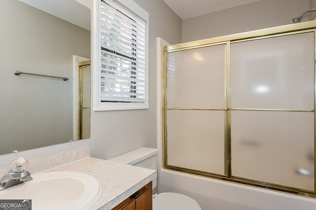 Building Photo - 3992 Fairington Dr