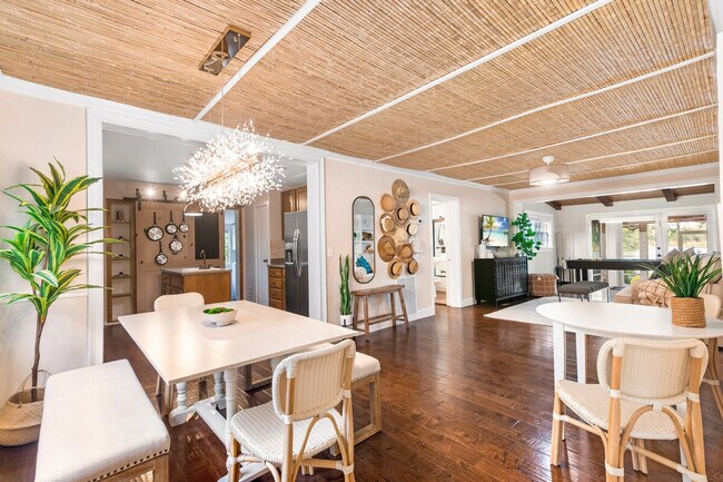 Building Photo - 303 Lang Rd