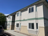 Building Photo - Lower Leval 2 Bed 1 Bath