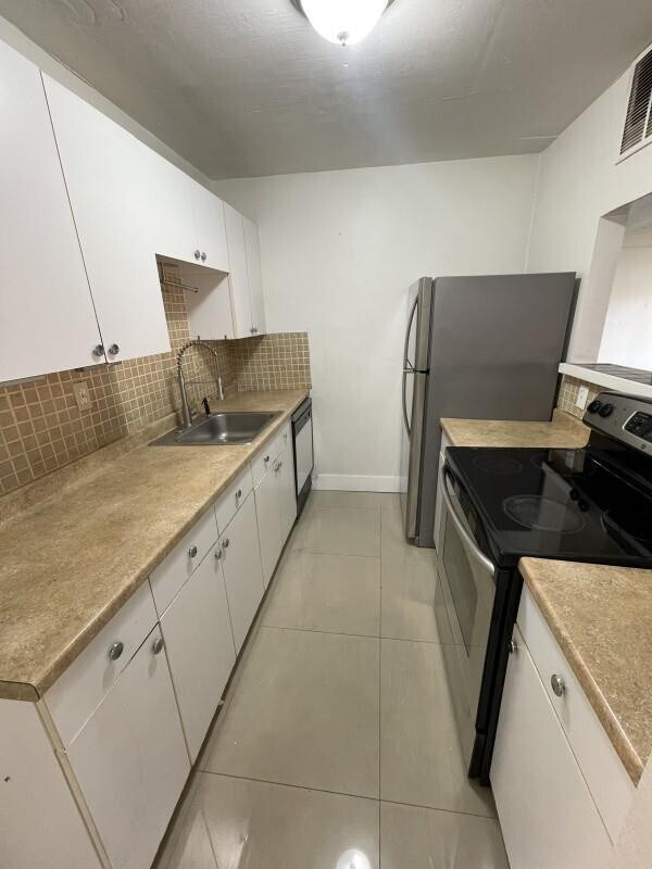 Building Photo - 7110 Fairway Dr