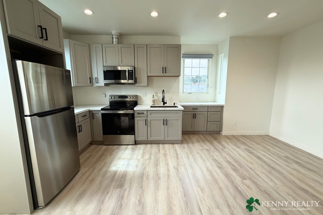 Building Photo - Brand New 2 Bed/2 Bath ADU with Balcony + A/C in South San Francisco
