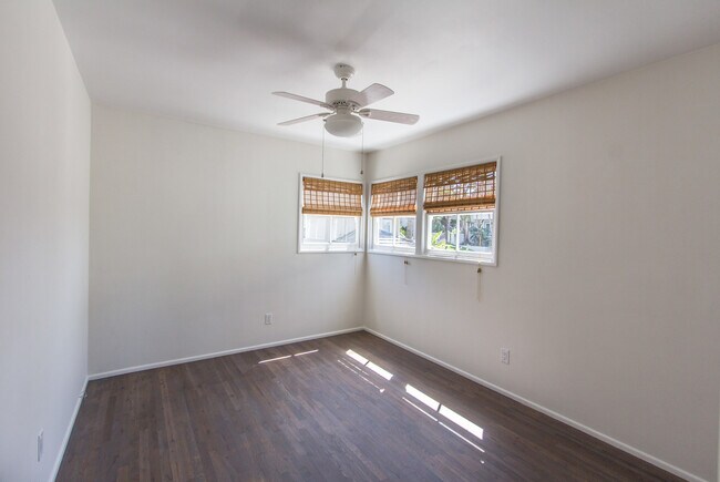 Building Photo - 502 Poinsettia Ave