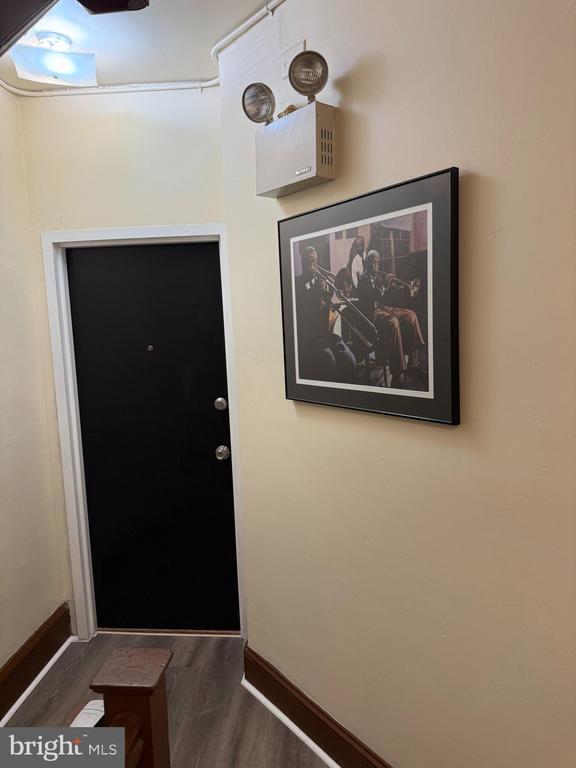 Building Photo - 4937 Walnut St